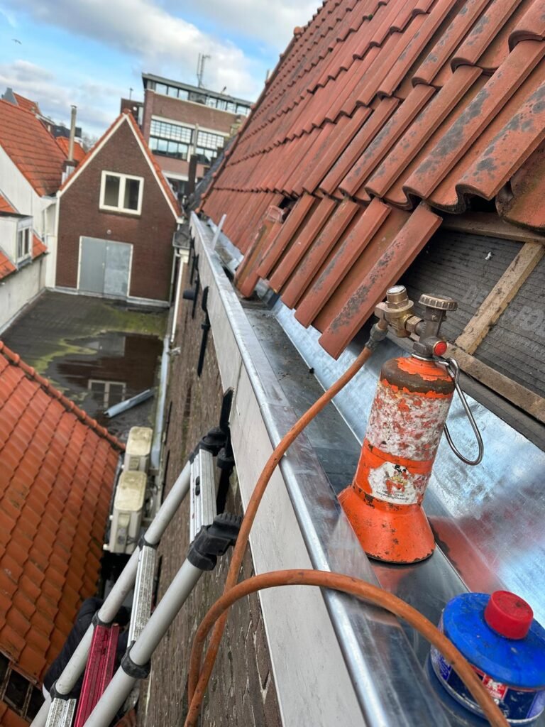 Dakproject van ETT Dakdekkers: dakdetail rond de dakdoorvoer