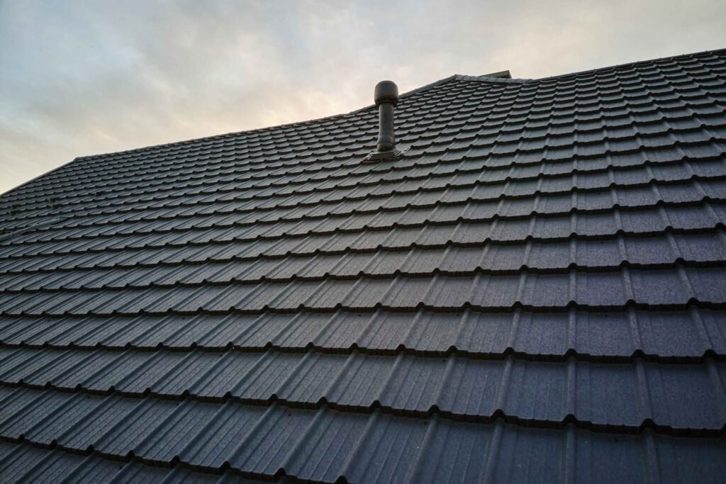 Afgewerkt plat dak met bitumen dakbedekking door ETT Dakdekkers